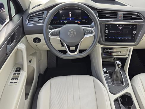 Used 2022 Volkswagen Tiguan SE image 13