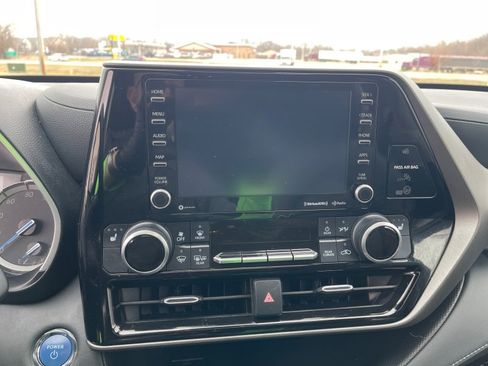 Used 2022 Toyota Highlander XLE image 11