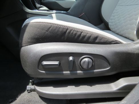 Used 2019 Chevrolet Equinox LT FWD image 14
