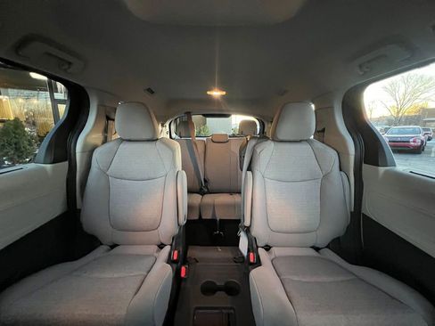 Used 2024 Toyota Sienna LE image 17