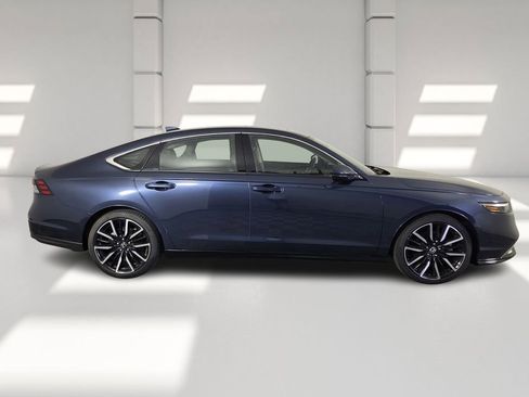Used 2023 Honda Accord Touring image 4