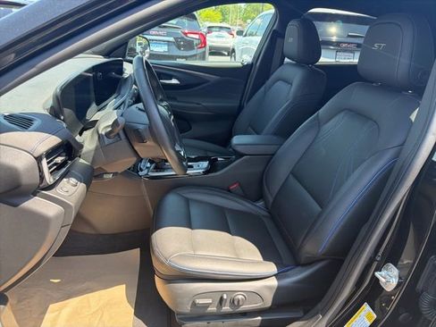Used 2024 Buick Envista Sport Touring w/ Convenience I Package FWD image 12
