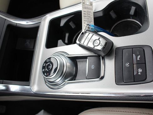 Used 2024 Ford Edge Titanium w/ Titanium Elite Package image 16