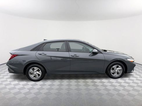 Used 2024 Hyundai Elantra SE image 4