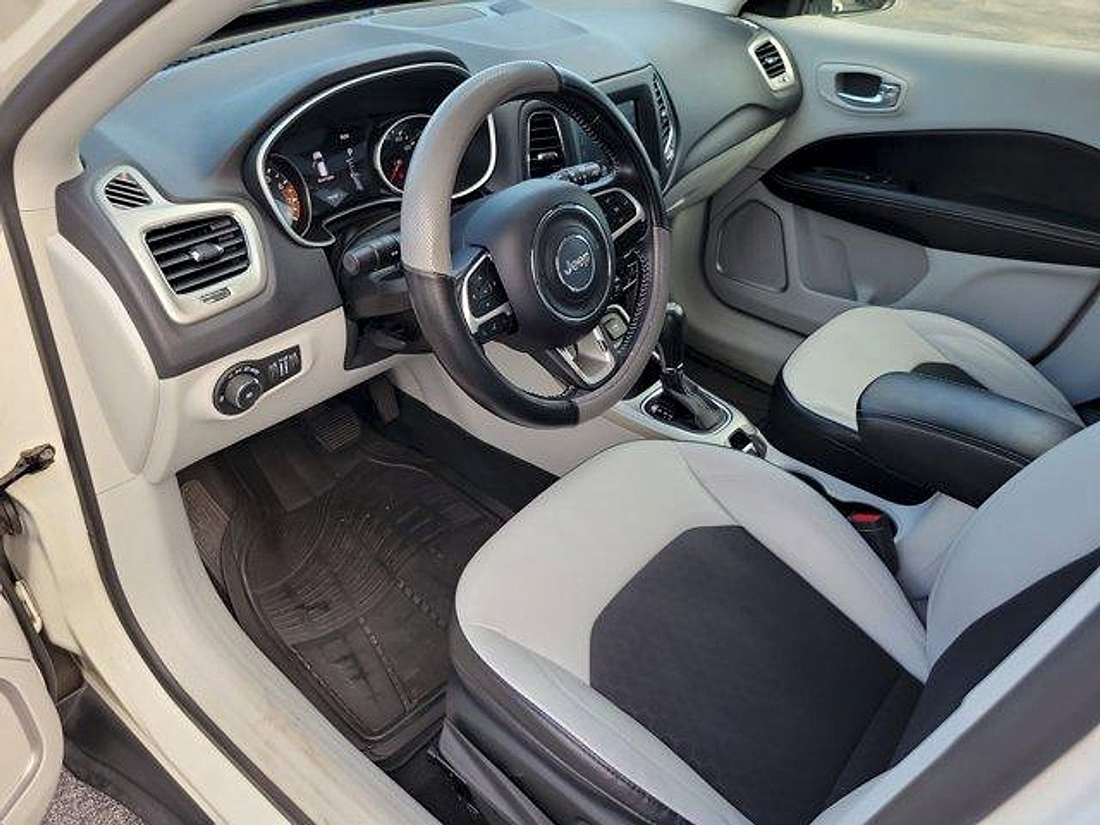 Certified 2019 Jeep Compass Latitude w/ Popular Equipment Group FWD image 18