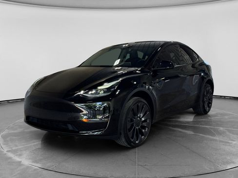 Used 2024 Tesla Model Y Performance AWD/4WD image 1