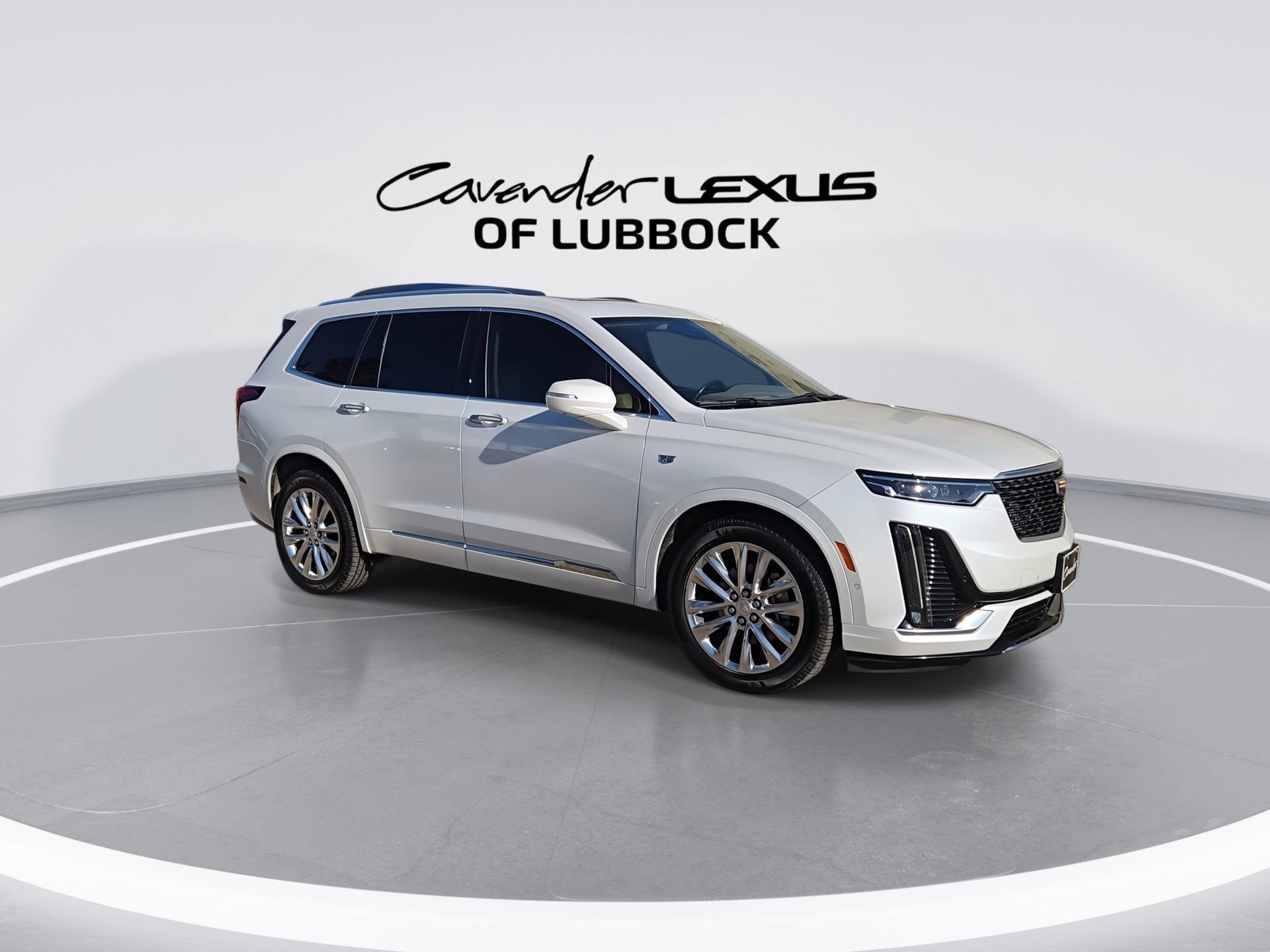 Used 2020 Cadillac XT6 Premium Luxury w/ Platinum Package FWD image 2
