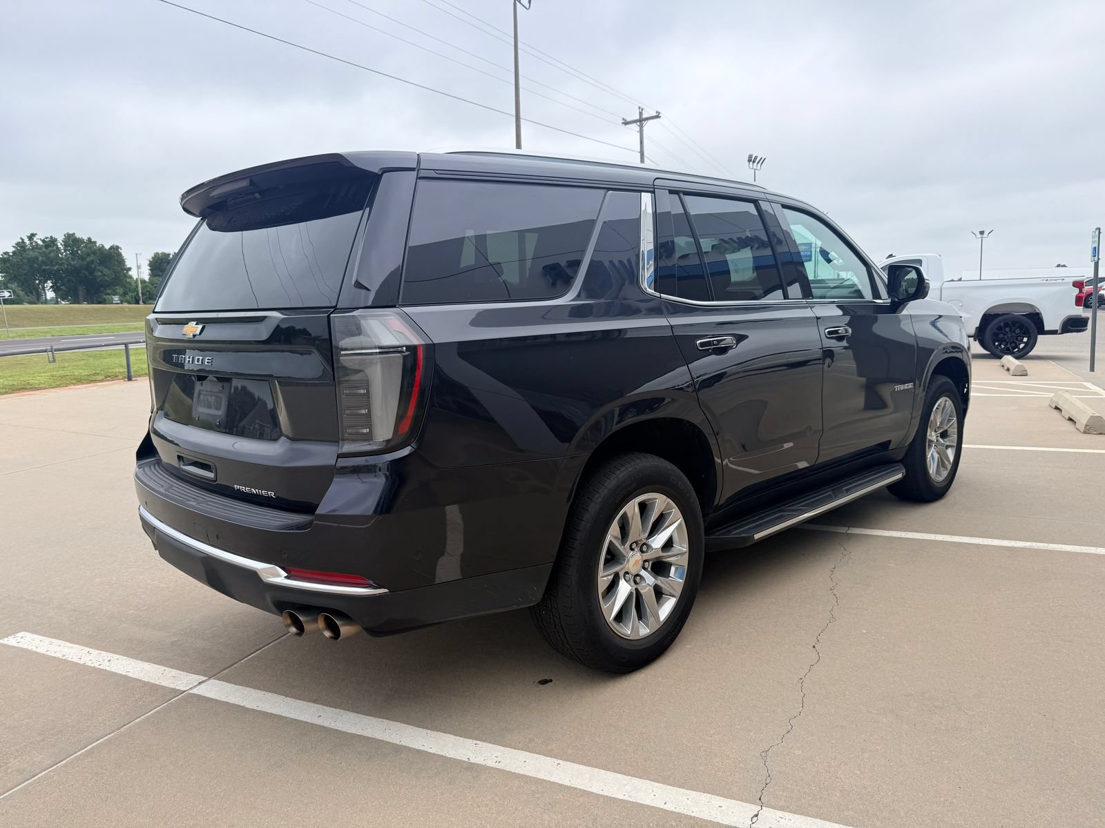 Used 2025 Chevrolet Tahoe Premier AWD/4WD image 4