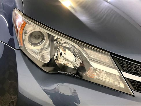 Used 2014 Toyota RAV4 LE image 26