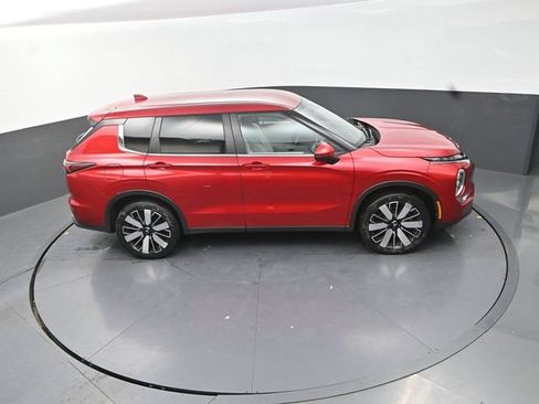 Used 2025 Mitsubishi Outlander SE FWD image 31
