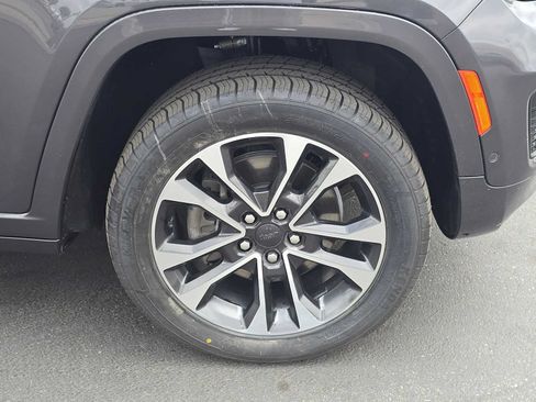 Used 2021 Jeep Grand Cherokee L Overland w/ Luxury Tech Group IV AWD/4WD image 9
