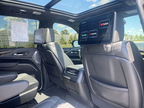 Used 2023 Cadillac Escalade Sport Platinum w/ LPO, ONYX Package AWD/4WD image 33
