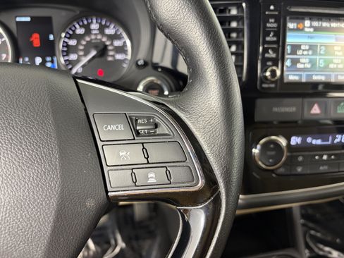 Used 2016 Mitsubishi Outlander SEL AWD/4WD image 29