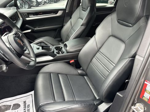 Certified 2024 Porsche Cayenne Coupe AWD/4WD image 19