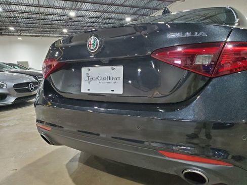 Used 2020 Alfa Romeo Giulia Ti w/ Active Blind Spot Package image 41