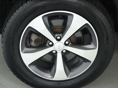 Used 2020 Jeep Cherokee Limited AWD/4WD image 12