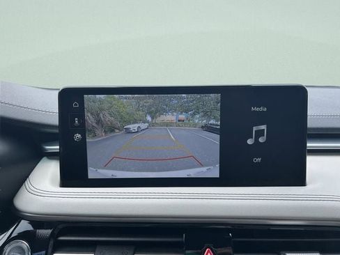 Used 2025 Genesis G70 2.5T image 13