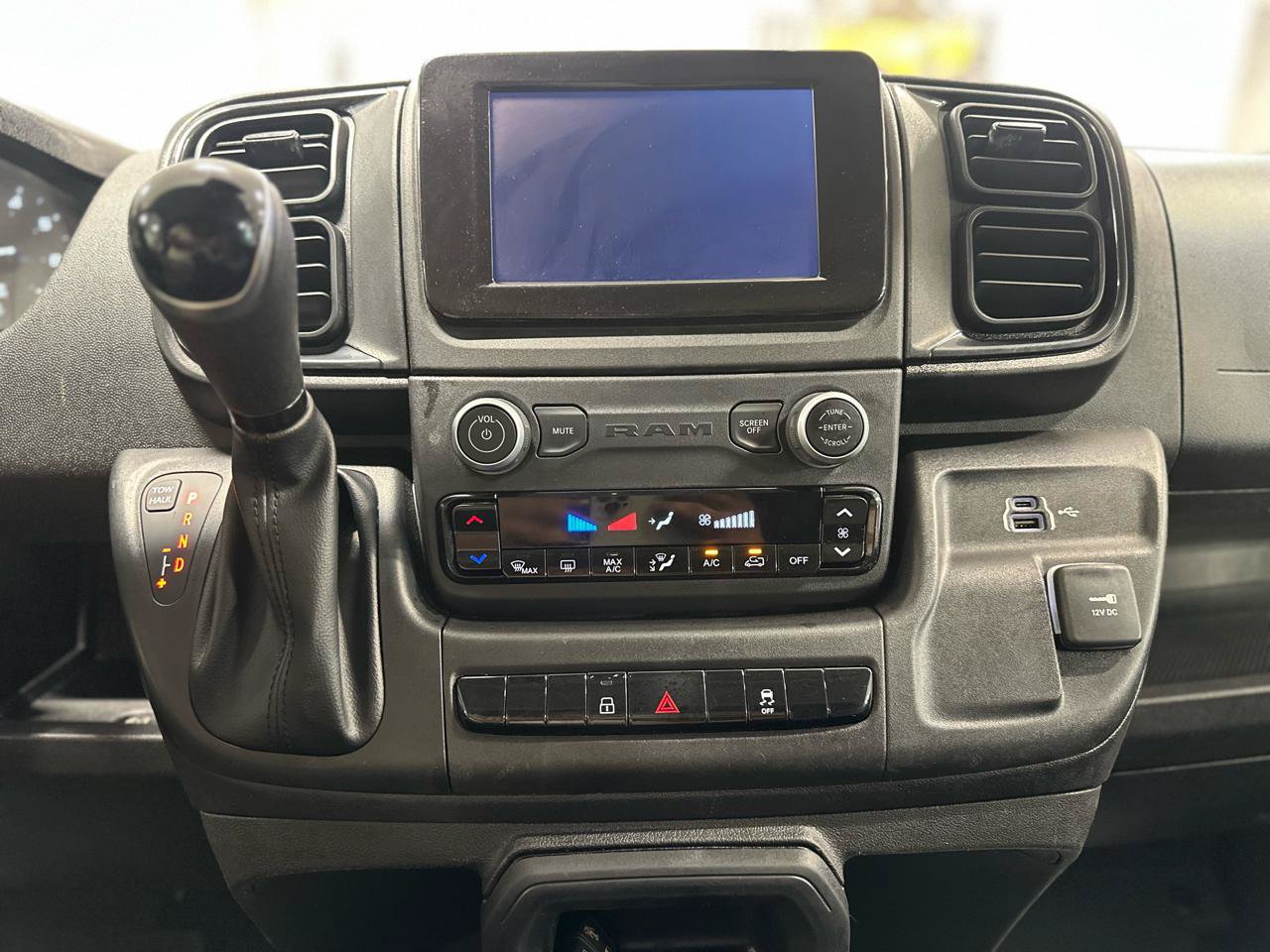 Used 2025 RAM ProMaster 2500 w/ Convenience Group FWD image 16