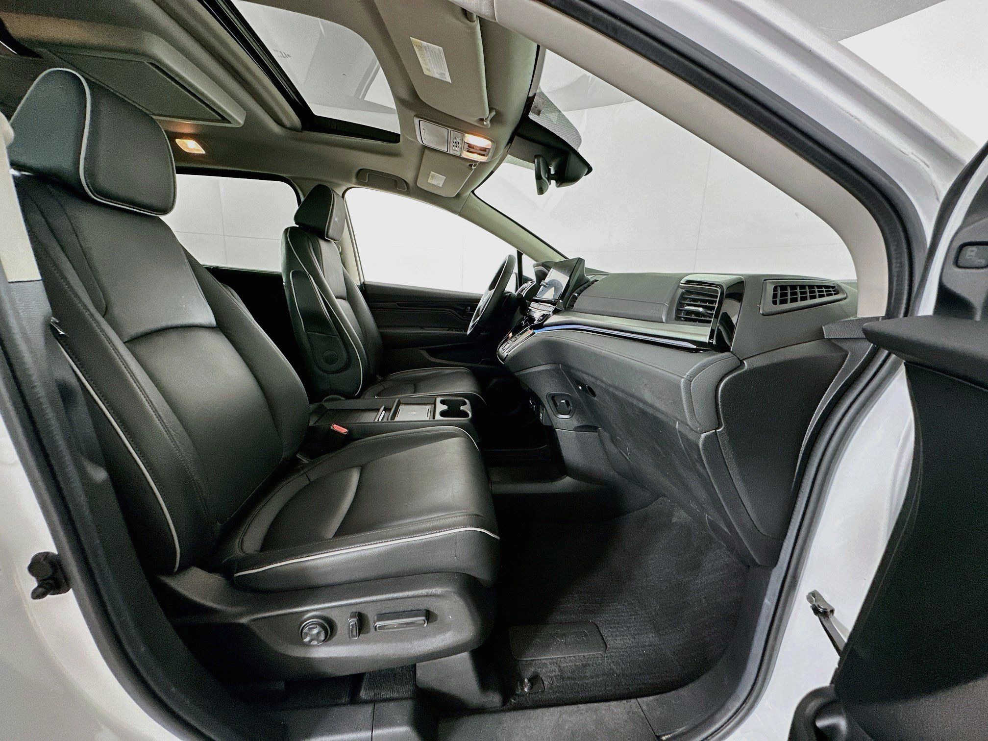 Used 2025 Honda Odyssey Touring image 35
