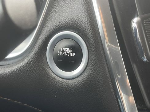 Used 2018 Chevrolet Traverse LT image 36