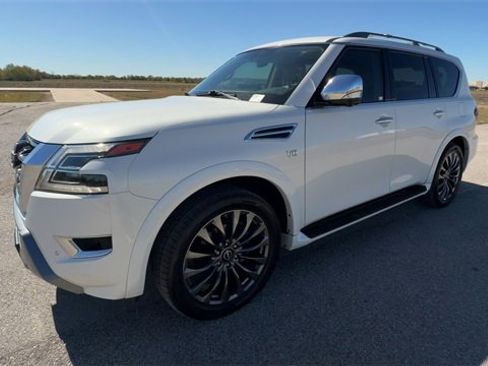 Used 2021 Nissan Armada Platinum image 4