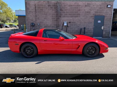 Used 1997 Chevrolet Corvette Coupe w/ Memory Pkg RWD image 1