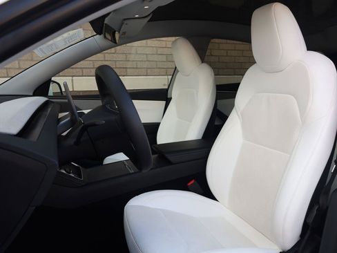 Used 2026 Tesla Model Y 2WD image 15