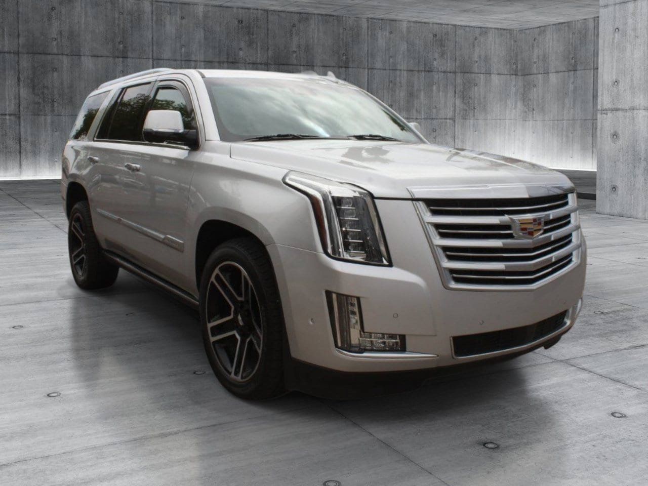Used 2019 Cadillac Escalade Platinum AWD/4WD image 10