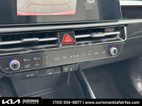 New 2025 Kia Niro SX Touring image 28