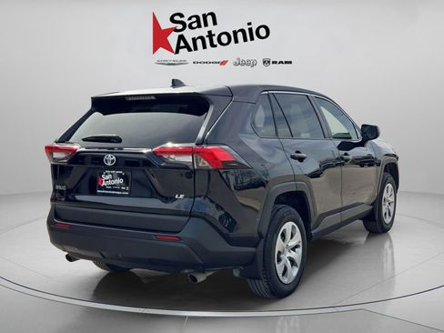 Used 2022 Toyota RAV4 LE image 8