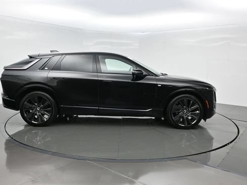 Used 2026 Cadillac Lyriq Signature Sport AWD/4WD image 7