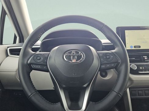 Used 2025 Toyota Corolla Cross LE image 34