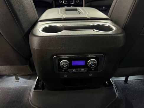 Used 2022 Chevrolet Tahoe Z71 w/ Luxury Package image 19