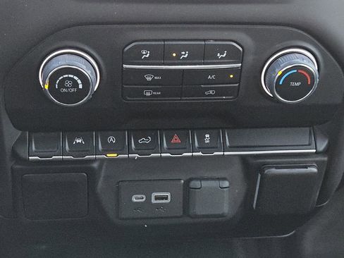 Used 2022 Chevrolet Silverado 1500 Custom image 14