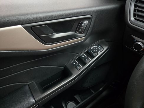 Used 2022 Ford Escape SE image 21