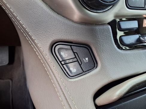 Used 2018 GMC Yukon Denali w/ Denali Ultimate Package AWD/4WD image 9