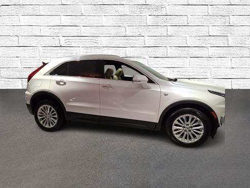 Used 2024 Cadillac XT4 Luxury w/ Cold Weather Package AWD/4WD image 8