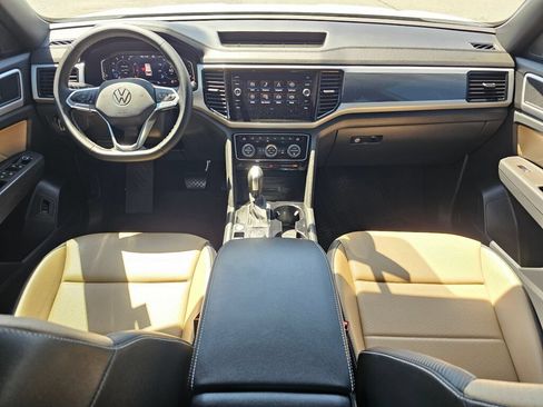 Certified 2023 Volkswagen Atlas Cross Sport SE w/ Panoramic Sunroof Package AWD/4WD image 9
