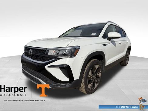 Used 2024 Volkswagen Taos SE image 1