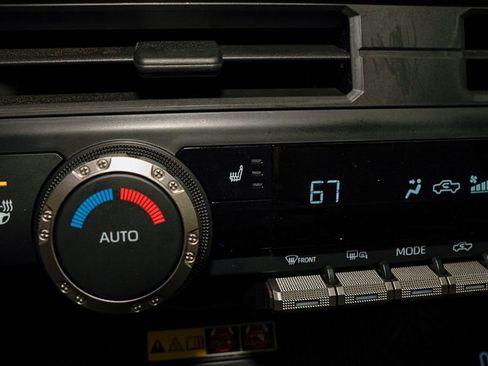 Certified 2024 Toyota Tacoma SR5 AWD/4WD image 13