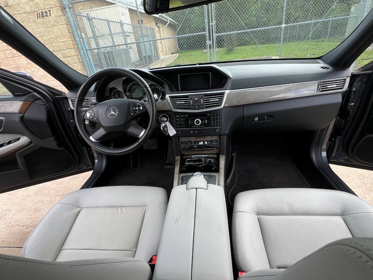 Used 2010 Mercedes-Benz E 350 Sedan image 37