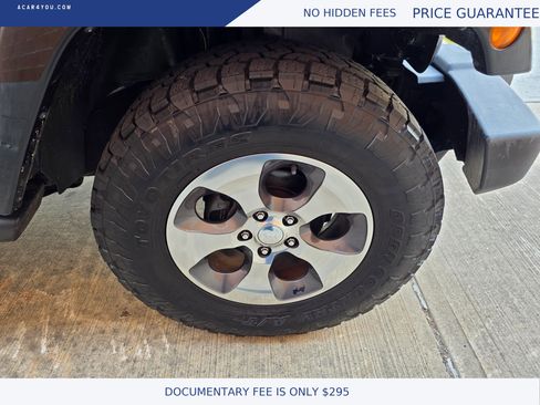 Used 2017 Jeep Wrangler Unlimited Sahara w/ Dual Top Group AWD/4WD image 30