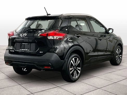 Used 2019 Nissan Kicks SV FWD image 11