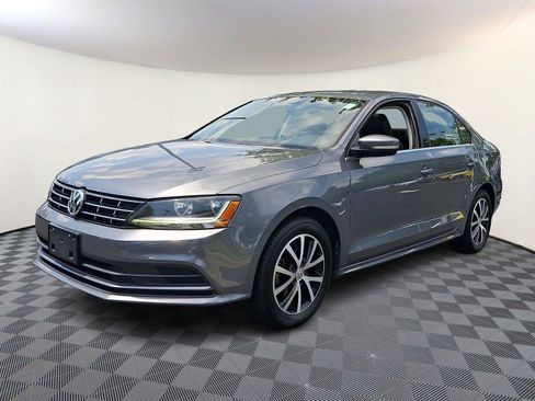 Used 2018 Volkswagen Jetta SE FWD image 3