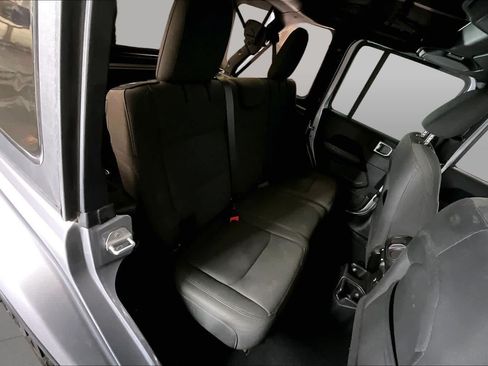 Used 2018 Jeep Wrangler Unlimited Sahara AWD/4WD image 20