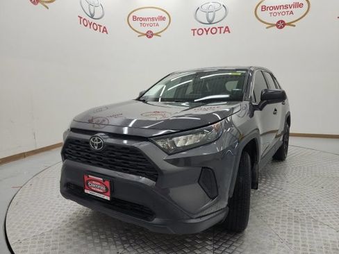 Used 2022 Toyota RAV4 LE FWD image 2