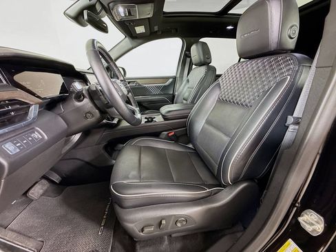 Used 2024 GMC Acadia Denali AWD/4WD image 25