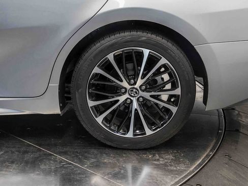 Used 2019 Toyota Camry SE w/ Carpet Mat Package FWD image 10