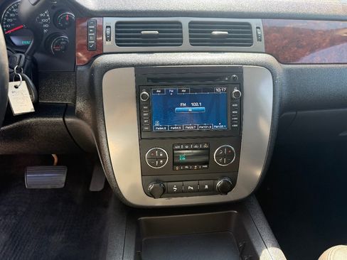 Used 2009 GMC Sierra 2500 SLT w/ SLT Convenience Package AWD/4WD image 18