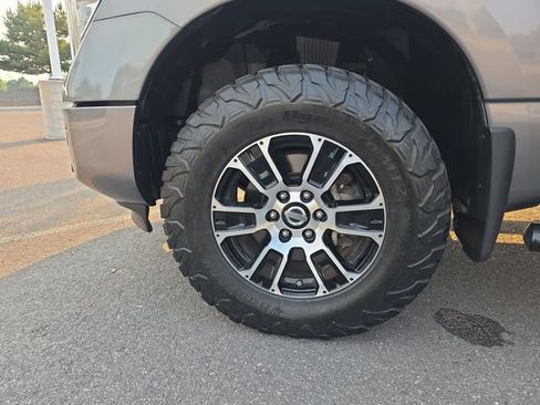 Used 2021 Nissan Titan SV w/ SV Convenience Package AWD/4WD image 10